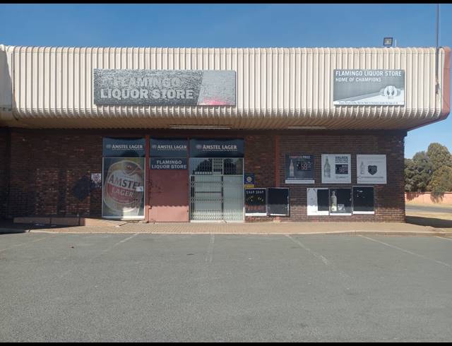 1,500M² BUILDING FOR SALE IN THREE RIVERS EAST
